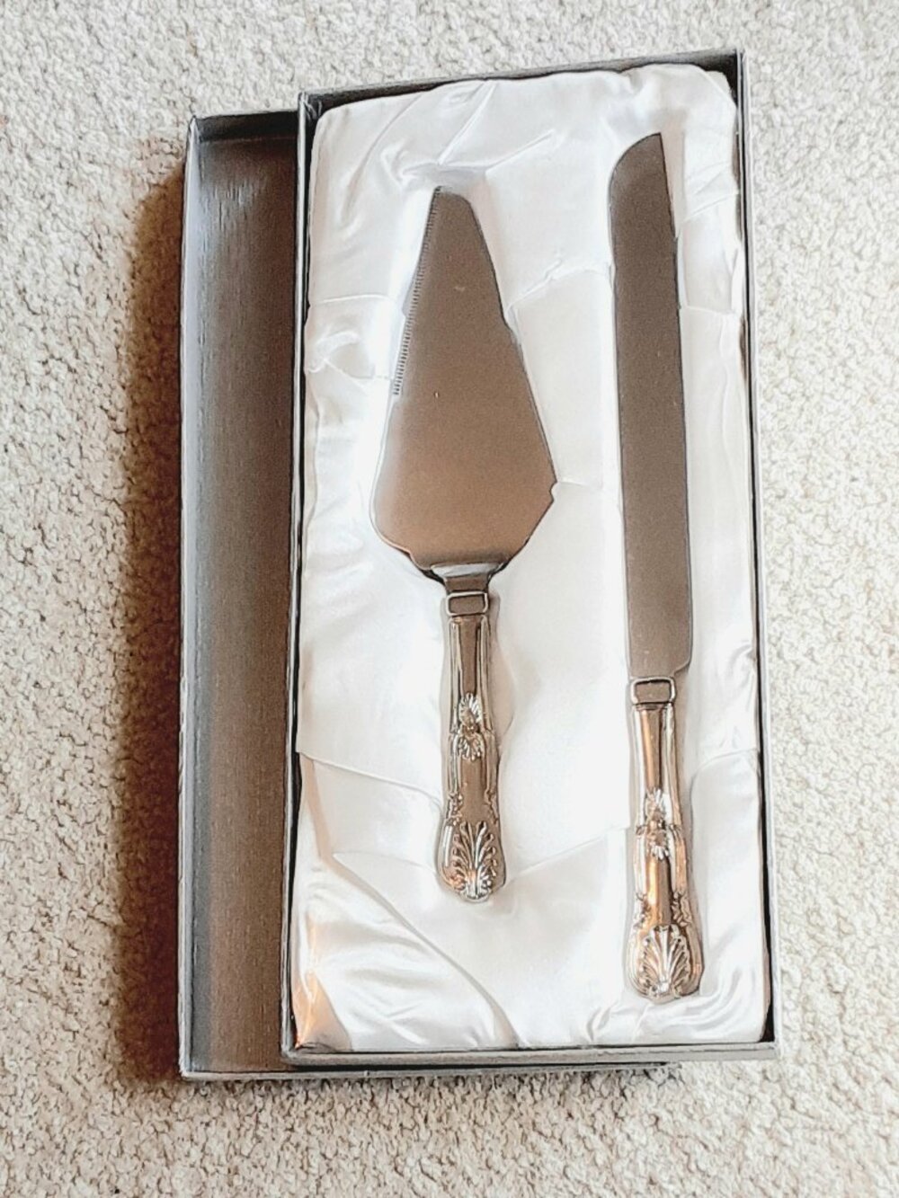 HOST PICK!!  NEW cake cutlery set by Sheridan - Picture 2 of 10